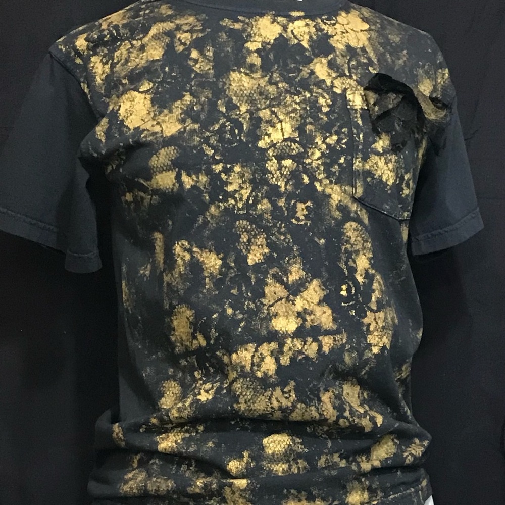 NEW Lavender T Black Tee with Metallic Gold Floral Print & Pocket Square